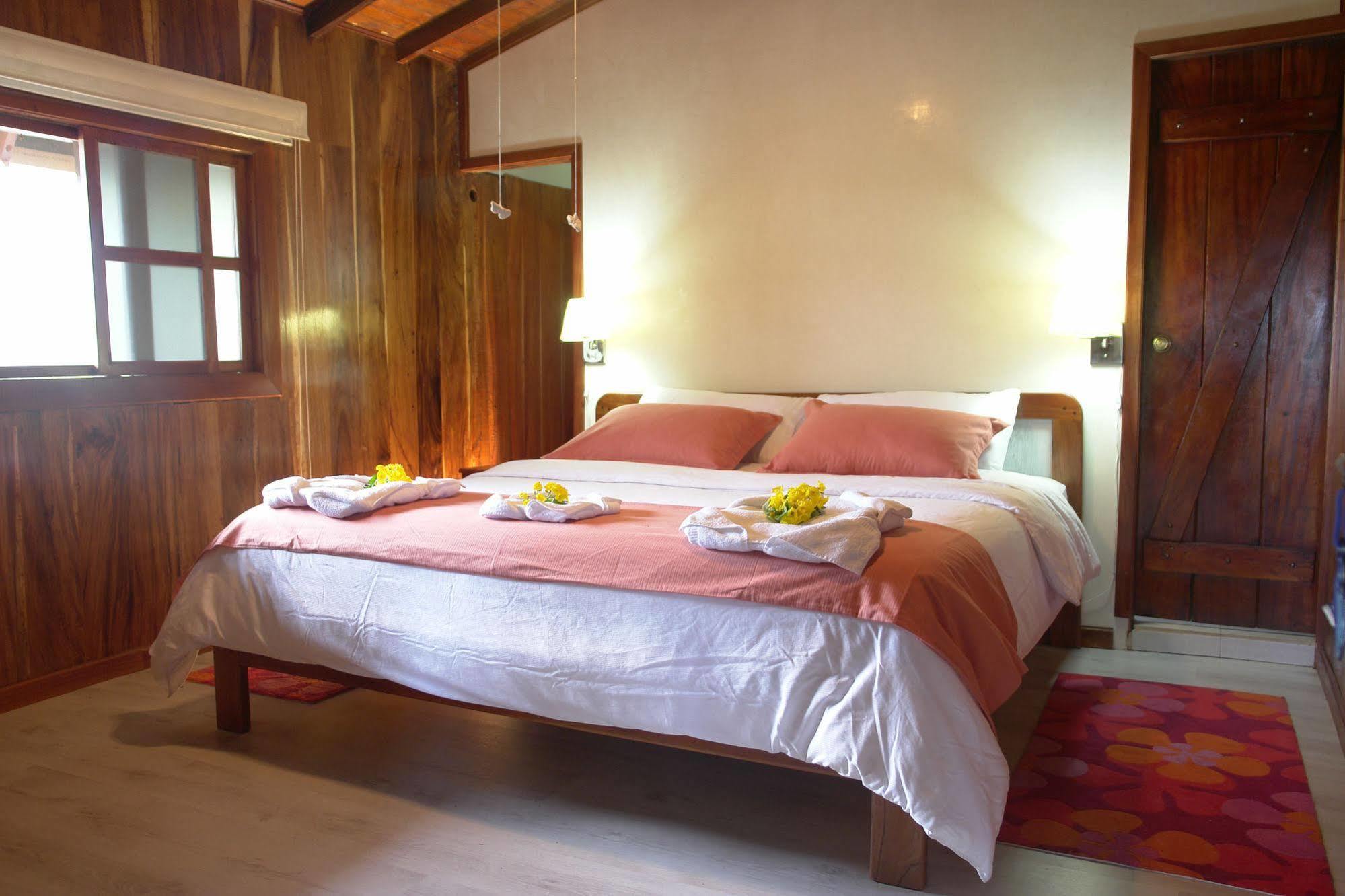 The Wooden House Hotel Puerto Villamil Exteriér fotografie