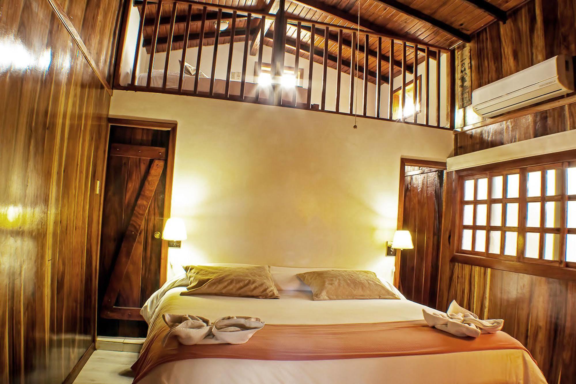 The Wooden House Hotel Puerto Villamil Exteriér fotografie