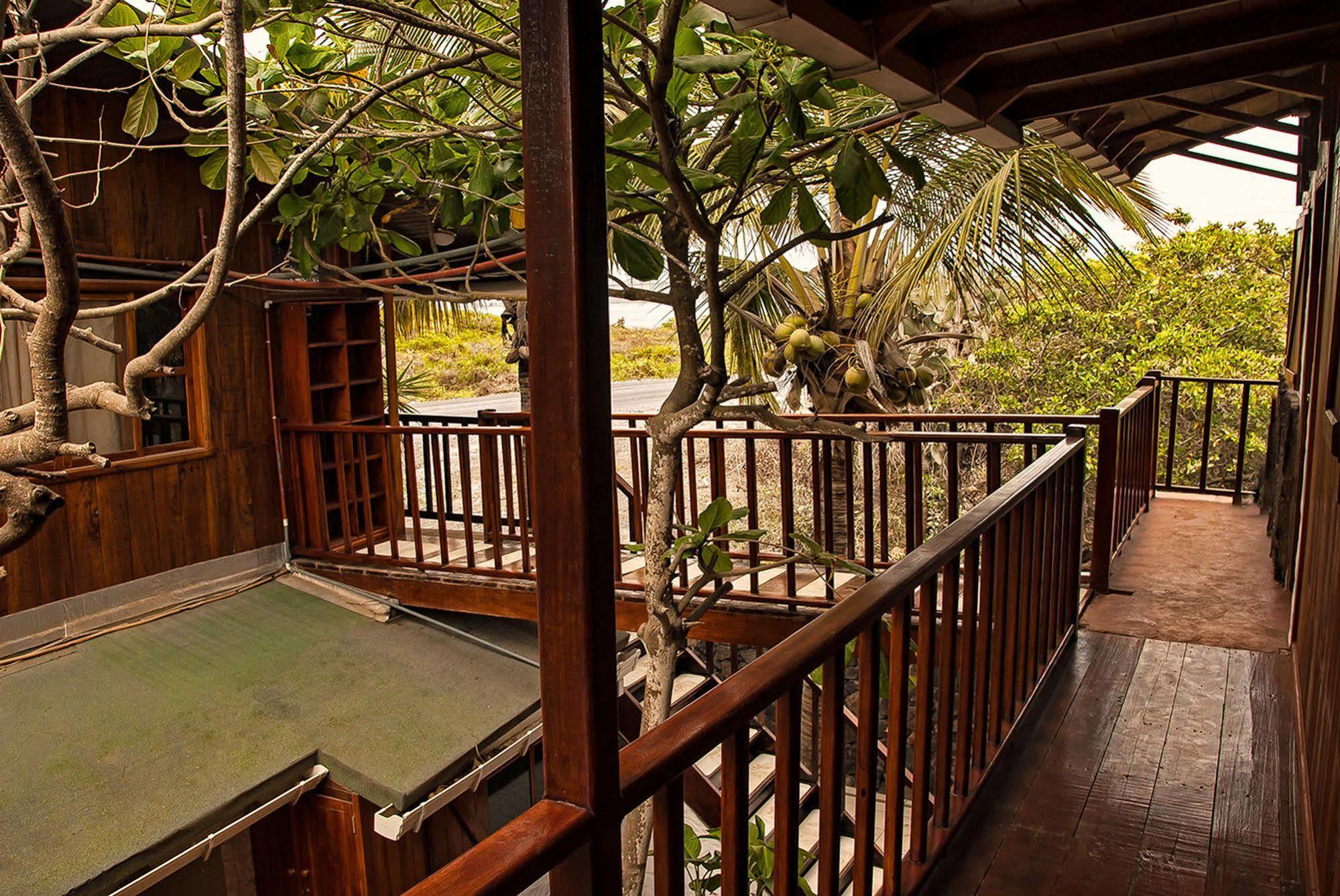 The Wooden House Hotel Puerto Villamil Exteriér fotografie